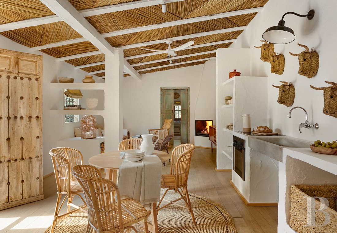 En Catalogne, dans l’arrière-pays de l’Empordà,  une vaste « masia » rénovée en plusieurs maisons - photo  n°16